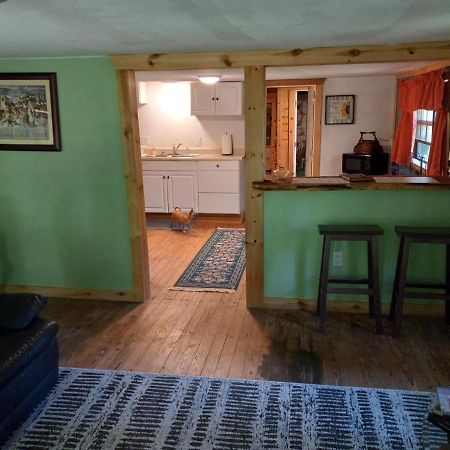 Adorable 1 Bedroom Honey House Rusk 外观 照片