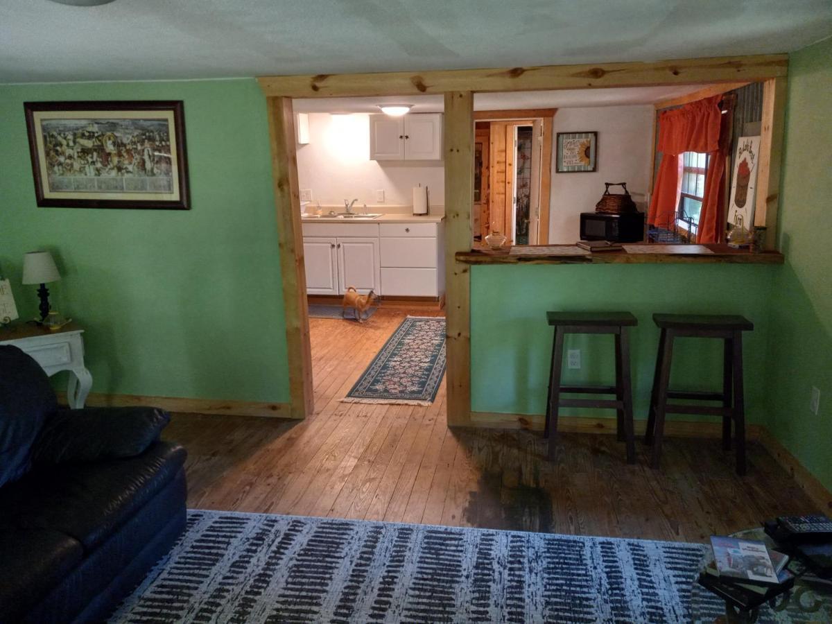 Adorable 1 Bedroom Honey House Rusk 外观 照片