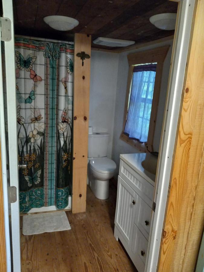 Adorable 1 Bedroom Honey House Rusk 外观 照片